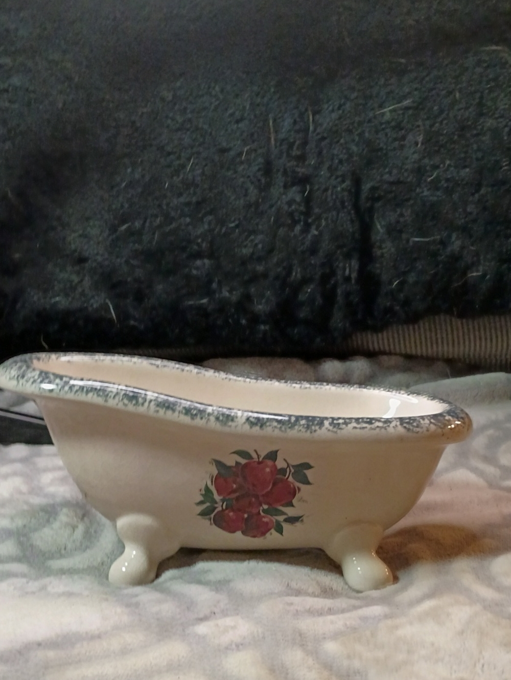 Vintage Home And Garden Party, Stone Wear Apple Pattern Claw-foot Bathtub ,....+